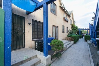 2235-2239 Johnston St in Los Angeles, CA - Building Photo - Building Photo