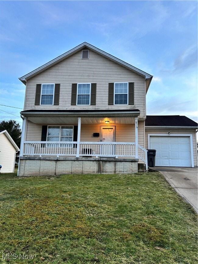 property at 905 Hawthorne St