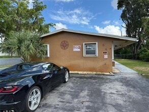 841 NW 39th St in Oakland Park, FL - Building Photo - Building Photo
