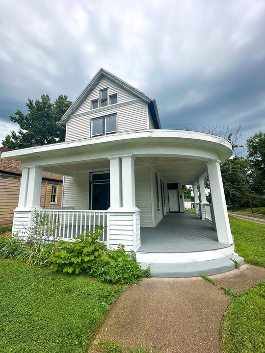 1141 Chestnut St in Quincy, IL - Building Photo