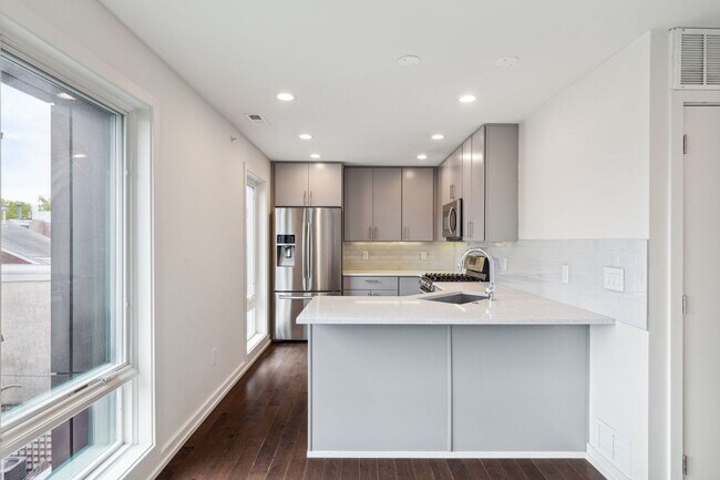 708-10 S Sartain St in Philadelphia, PA - Building Photo - Building Photo