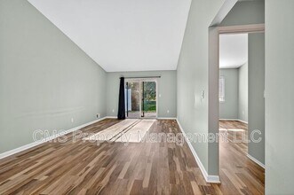 14 Carol Ct in Tinton Falls, NJ - Building Photo - Building Photo