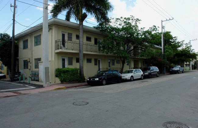 1361 Euclid Ave in Miami Beach, FL - Foto de edificio - Building Photo