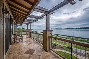 1300 Peace Portal Dr, Unit 303 in Blaine, WA - Building Photo