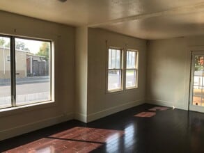 329 S Veach Ave in Manteca, CA - Building Photo - Building Photo