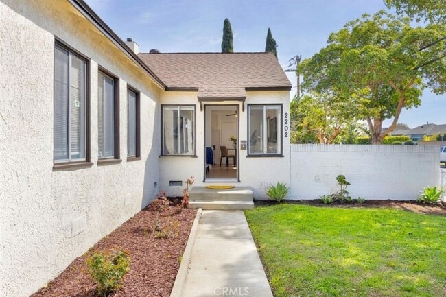 2202 Euclid Ave in Long Beach, CA - Building Photo - Building Photo