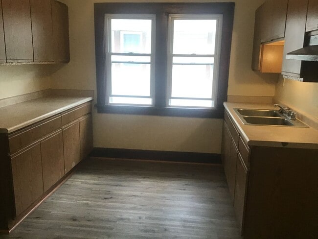 property at 3734 W Roberts St