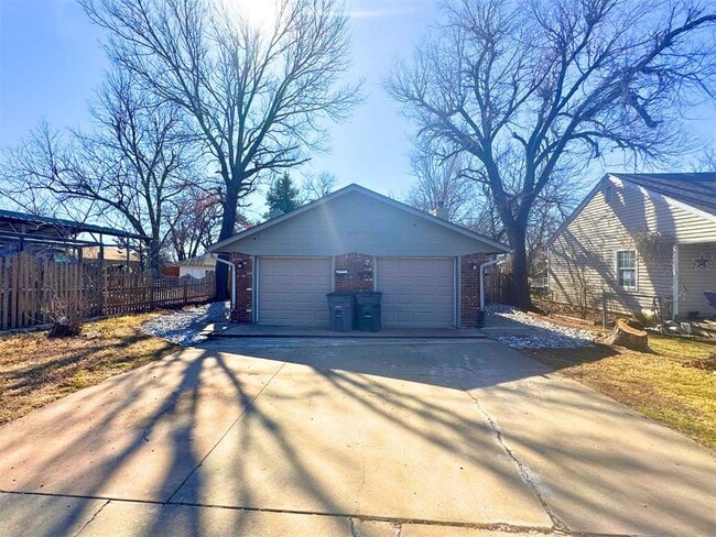 910 NW Dearborn Ave in Lawton, OK - Building Photo - Building Photo