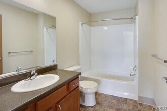 3820 Deer Lakes Dr in Buffalo, NY - Building Photo - Building Photo