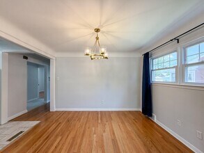 2082 Vernier Rd in Grosse Pointe Woods, MI - Building Photo - Building Photo