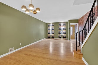 419 McClellan St in Philadelphia, PA - Foto de edificio - Building Photo