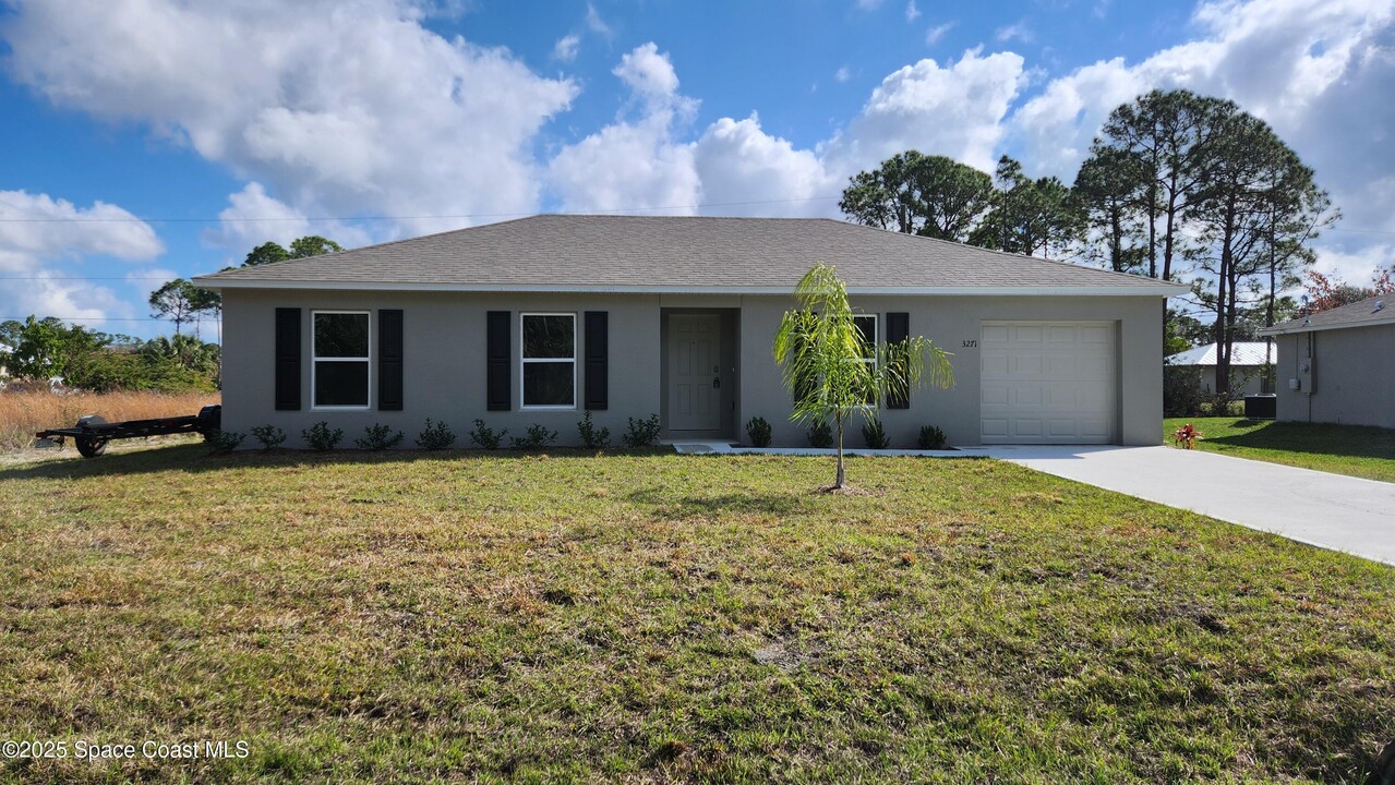 3271 Westmore Rd SE in Palm Bay, FL - Building Photo