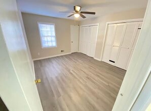 1826 Burnham St in West Columbia, SC - Building Photo - Building Photo