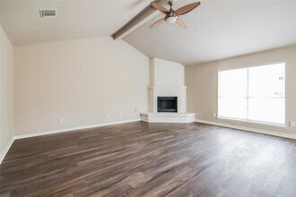 14003 Apple Dr in Sugar Land, TX - Building Photo - Building Photo