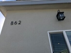 860 W 74th St in Los Angeles, CA - Building Photo - Building Photo
