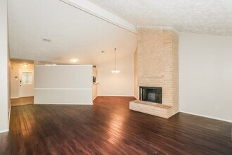 19402 San Gabriel Dr in Houston, TX - Building Photo - Building Photo