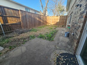 2102 Via Corona in Carrollton, TX - Building Photo - Building Photo
