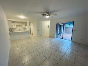 4758 Sunny Palm Cir, Unit a in West Palm Beach, FL - Foto de edificio - Building Photo