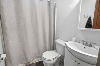 2328 Stratford Ave in Cincinnati, OH - Building Photo - Building Photo