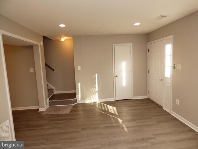 18024 Singing Pine Cir in Gaithersburg, MD - Building Photo - Building Photo