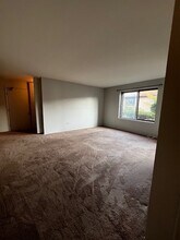 6149 Knoll Wood Ct in Willowbrook, IL - Building Photo - Building Photo