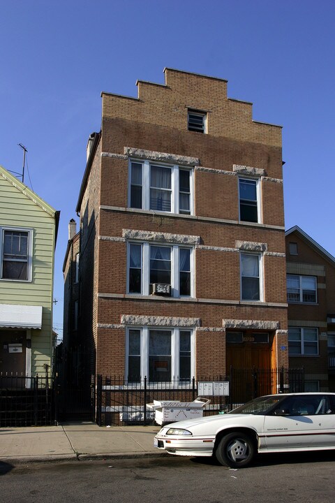 2225 W 18th Pl in Chicago, IL - Foto de edificio