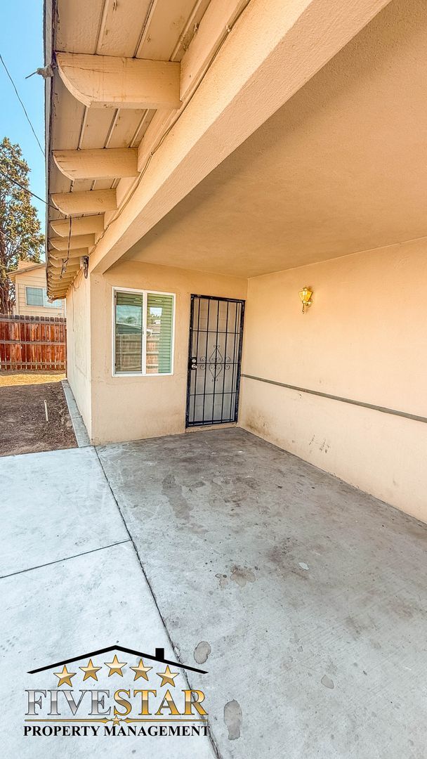 1423 Quincy St in Bakersfield, CA - Building Photo - Building Photo
