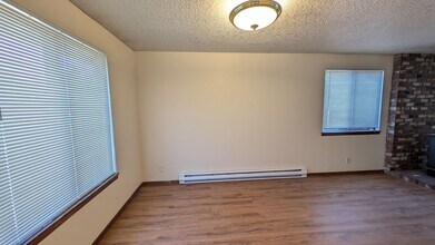 1162 NE 17th Ave in Hillsboro, OR - Building Photo - Building Photo