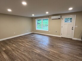 579 Penney Rd in New Gloucester, ME - Building Photo