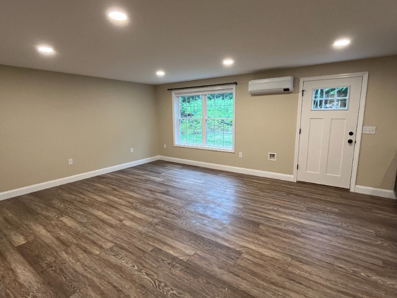 579 Penney Rd in New Gloucester, ME - Foto de edificio