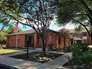Val Verde Apartments in Schertz, TX - Foto de edificio - Building Photo