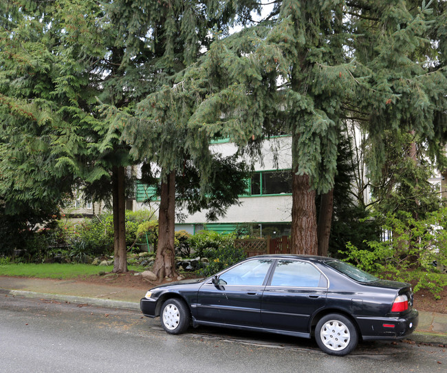 1216 W 10th Ave in Vancouver, BC - Building Photo - Primary Photo