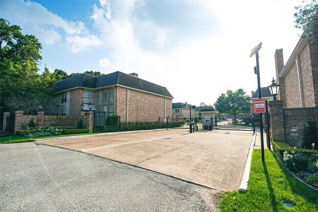 2238 S Piney Point Rd in Houston, TX - Building Photo - Building Photo