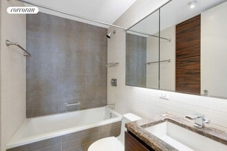 515 E 72nd St in New York, NY - Building Photo - Building Photo