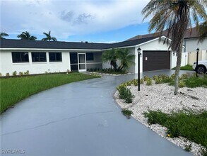 4943 Pelican Blvd in Cape Coral, FL - Building Photo - Building Photo