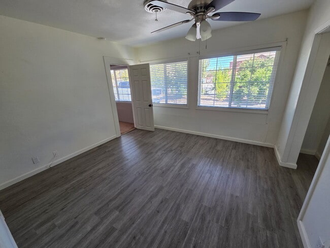 742 Bourn Dr in Woodland, CA - Foto de edificio - Building Photo
