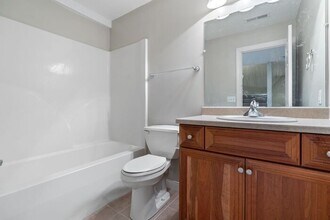 14 Hidden Meadow Ln in Iowa City, IA - Building Photo - Building Photo