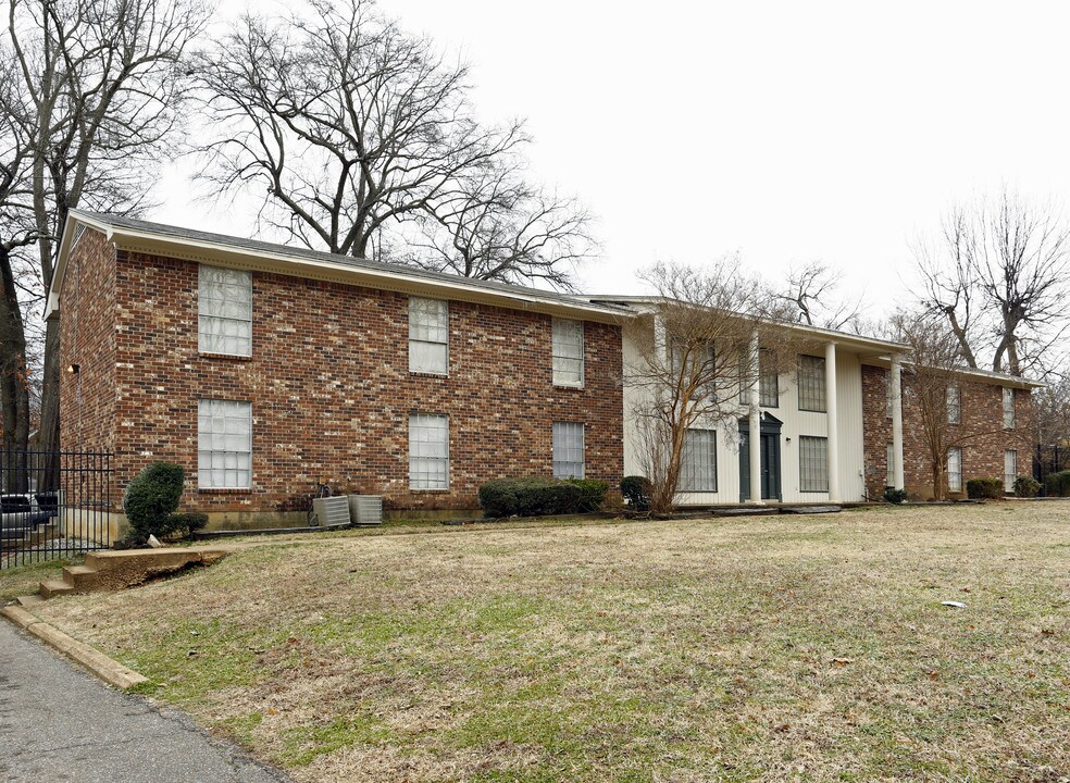 Colonial Village Apartments in Memphis, TN - Foto de edificio