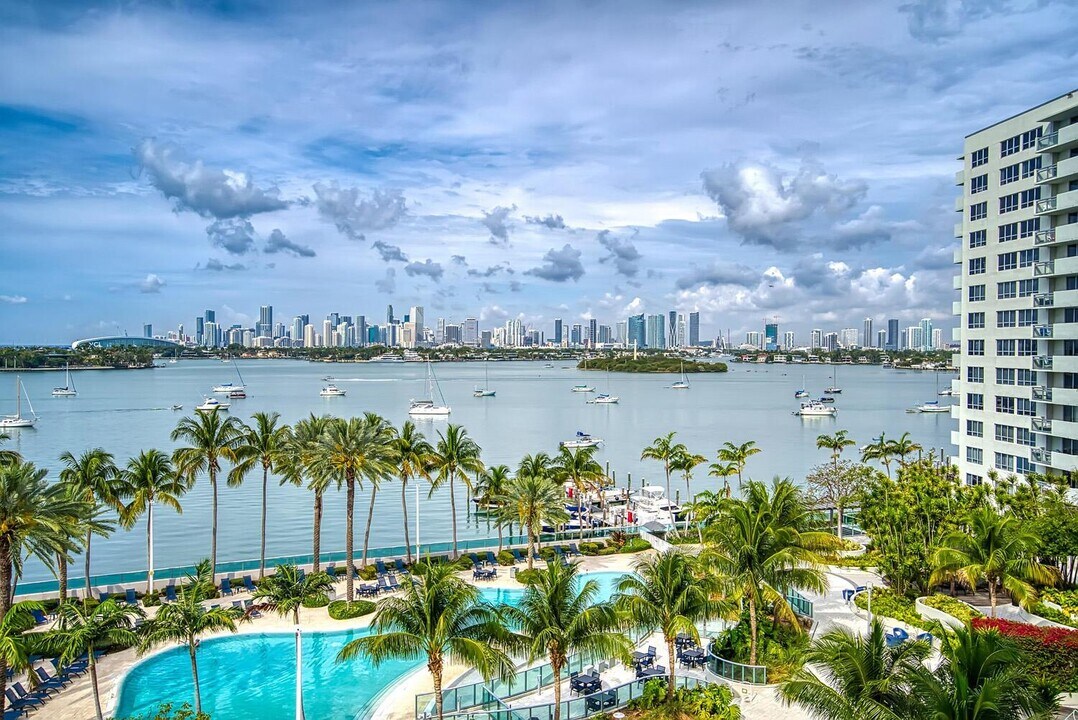 1500 Bay Rd, Unit 714s in Miami Beach, FL - Building Photo