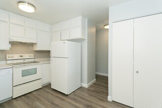 615 S Alton Way, Unit Apt #1C in Denver, CO - Building Photo - Building Photo