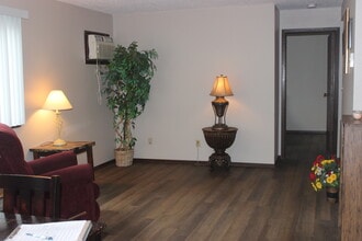 Meyers Apartments in Armour, SD - Foto de edificio - Building Photo