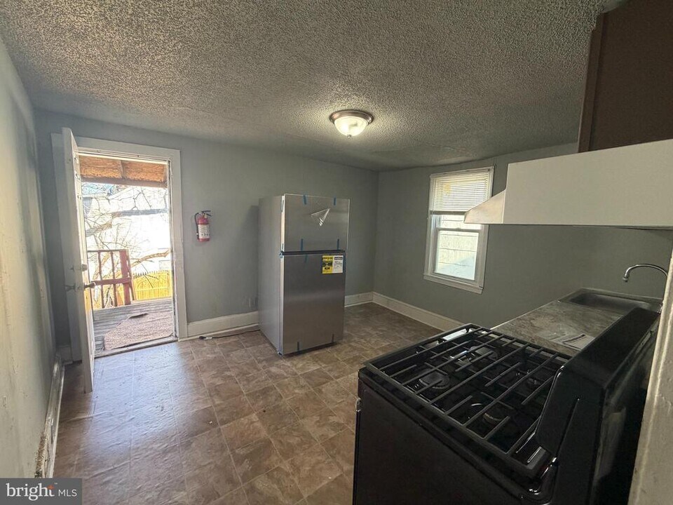 205 Jones Ave in Burlington, NJ - Foto de edificio