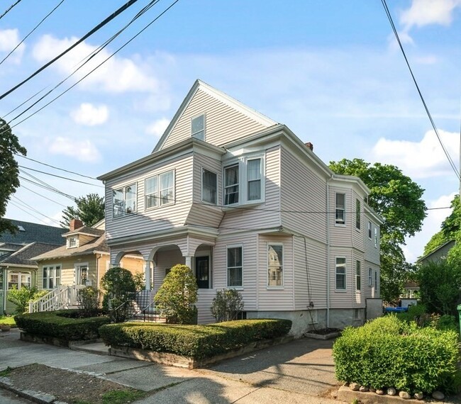 44 Greenleaf Ave in Medford, MA - Building Photo - Building Photo