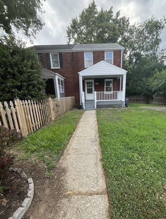 5936 Monticello Rd in Alexandria, VA - Building Photo