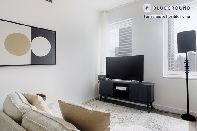 70 W 45th St in New York, NY - Building Photo - Building Photo