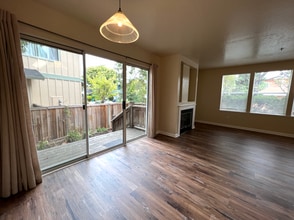 132 Walti St in Santa Cruz, CA - Building Photo - Building Photo
