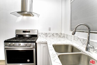 1522 N Harvard Blvd in Los Angeles, CA - Foto de edificio - Building Photo