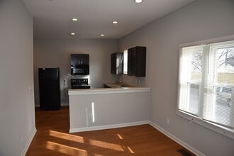 352 E Hinman Ave in Columbus, OH - Building Photo - Building Photo