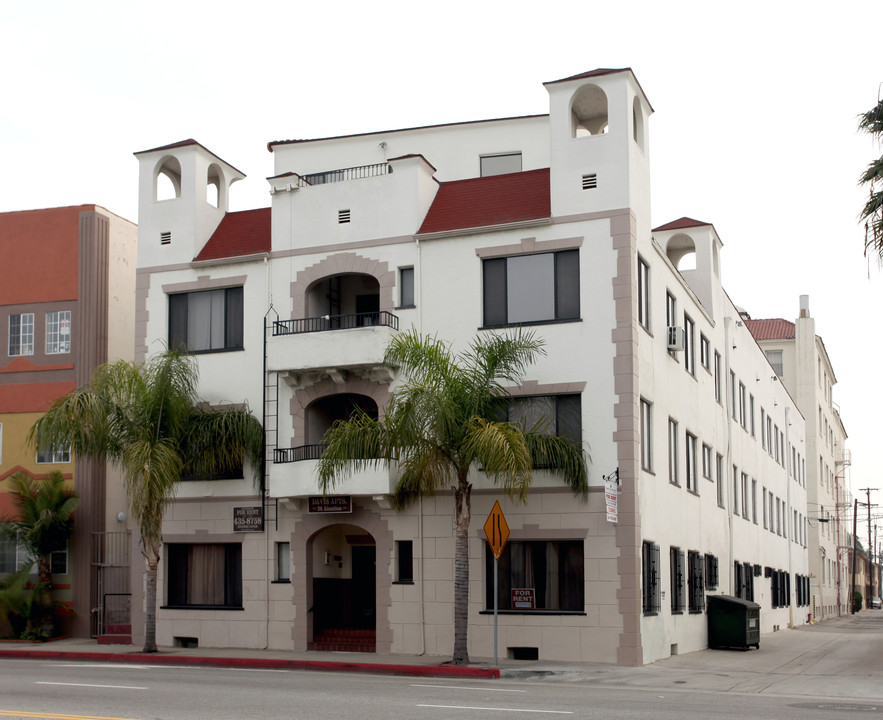 Davis Apartments in Long Beach, CA - Building Photo