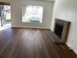 3045 Brentwood Ave in Lancaster, CA - Foto de edificio - Building Photo